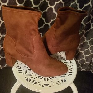 NWOB Ann Taylor brown suede heeled boots